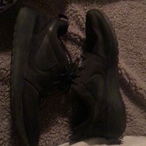 Black Nike Shoes